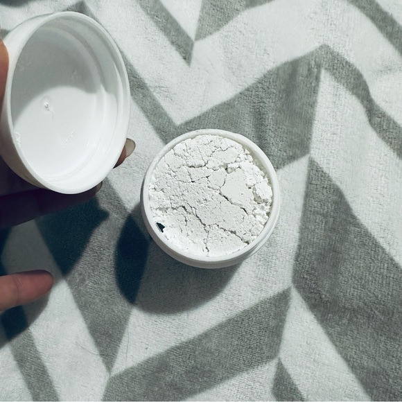 Mario Badescu Silver Powder - Picture 3 of 4